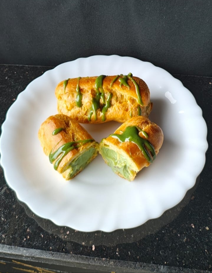Pistachio Cream Éclair / 1 Piece