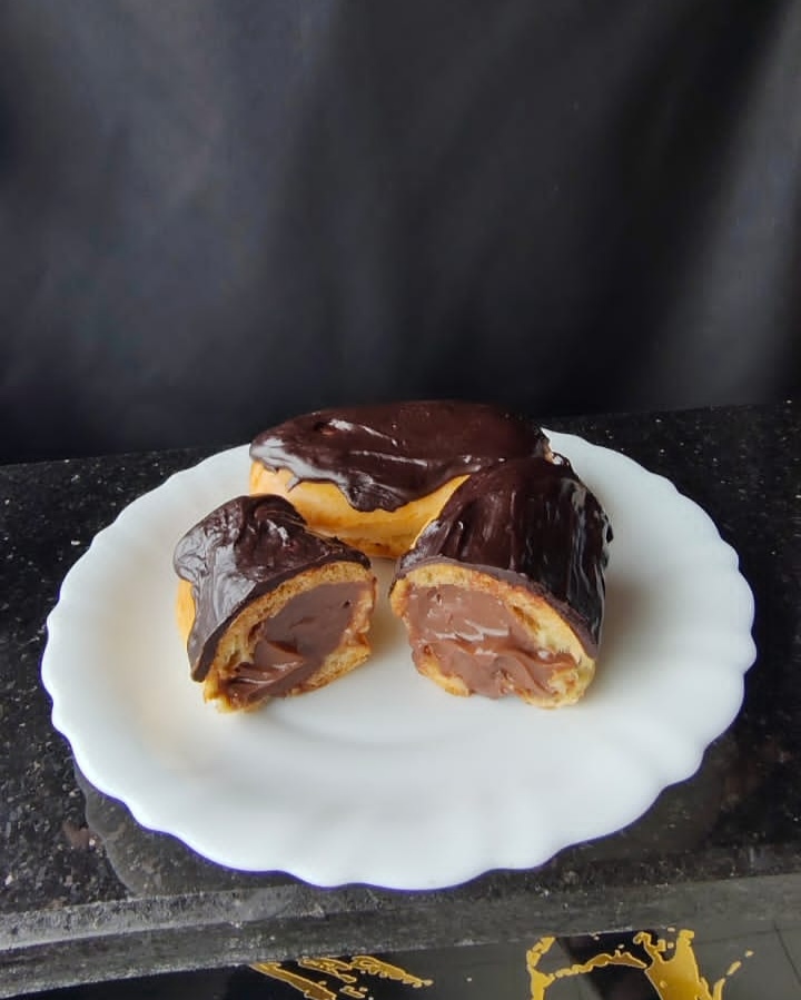 Cocoa Cream Éclair / 1 Piece