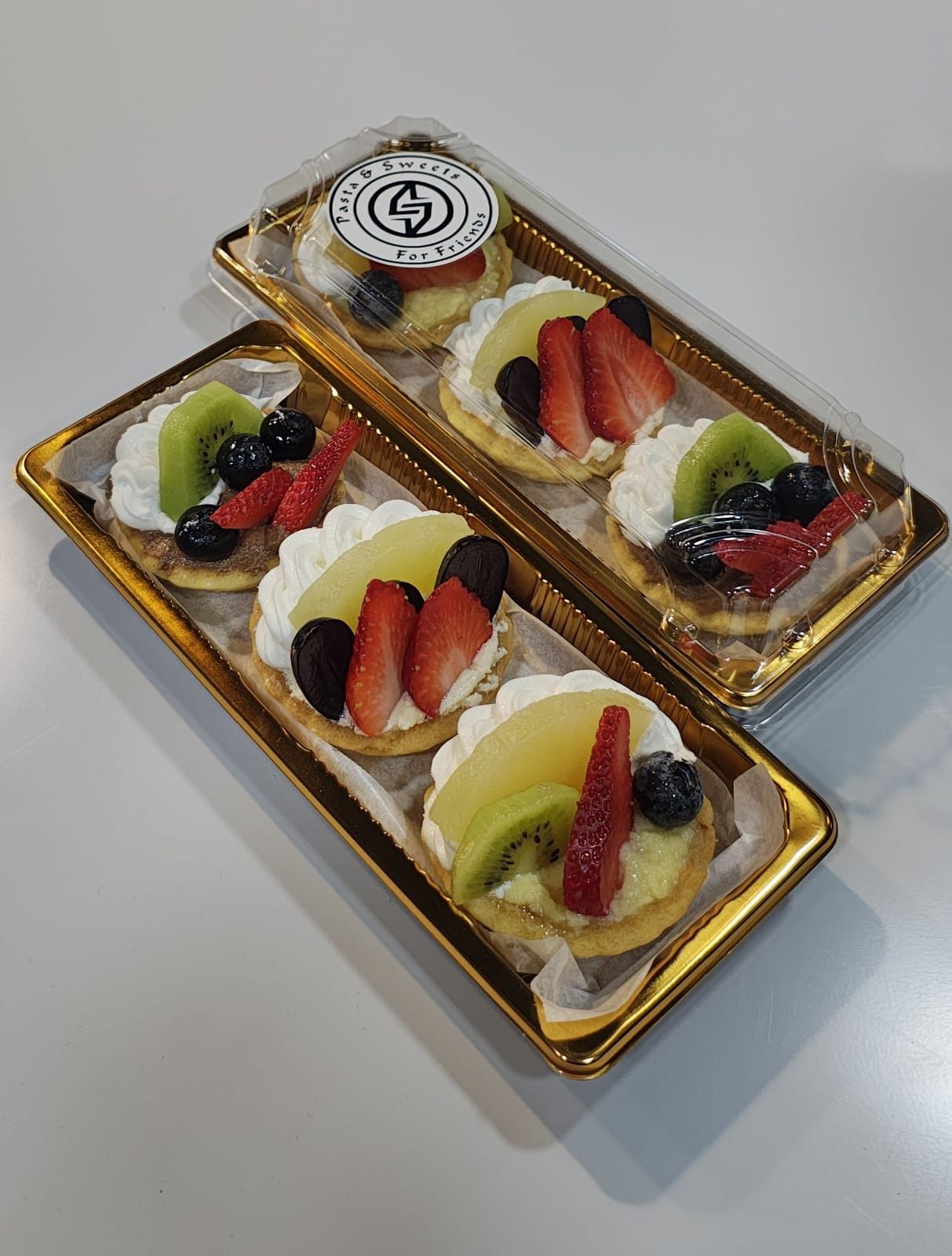 Crostata with various creams  and Fruits / 1 Piece